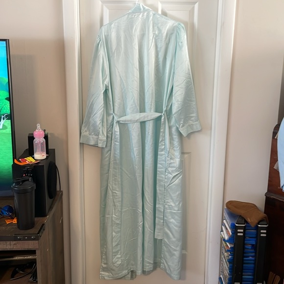 VTG Barbizon Womens Satiny Robe Tiffany Blue Cuddleskin Lace Embroidered - Picture 7 of 7